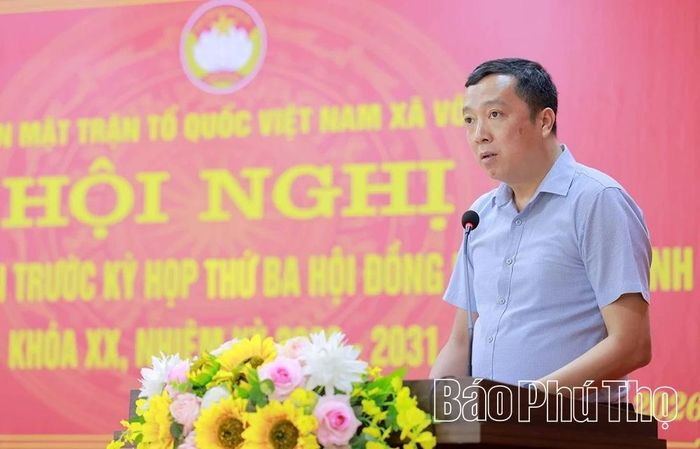 Lãnh đạo xã Võ Miếu phát biểu, làm rõ một số nội dung thuộc thẩm quyền mà cử tri quan tâm.