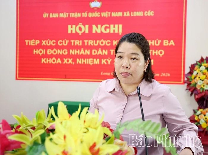 Cử tri xã Long Cốc phát biểu nêu ý kiến, kiến nghị tại buổi tiếp xúc.