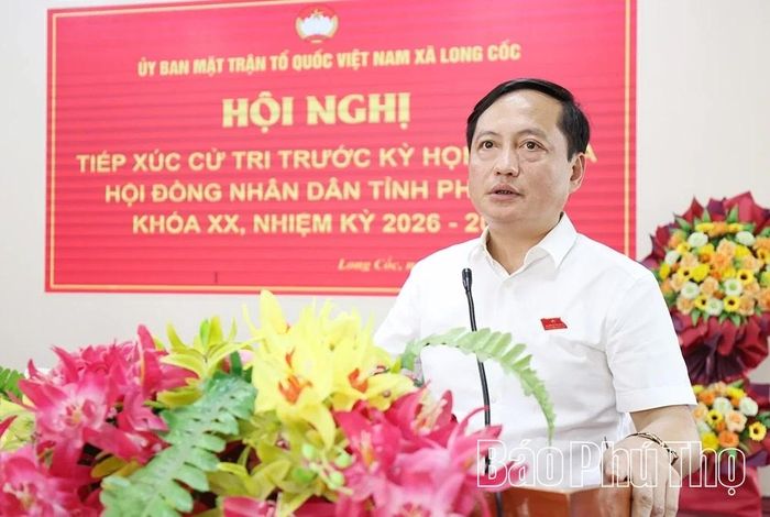 Chánh Văn phòng Đoàn ĐBQH và HĐND tỉnh Phạm Thanh Tùng tiếp thu, giải trình những nội dung cử tri quan tâm.