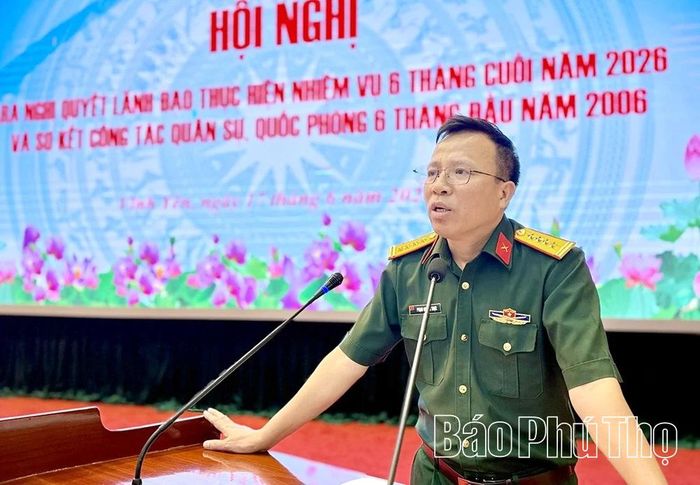 Lãnh đạo Ban Chỉ huy Phòng thủ khu vực 4 - Vĩnh Yên phát biểu chỉ đạo tại hội nghị.