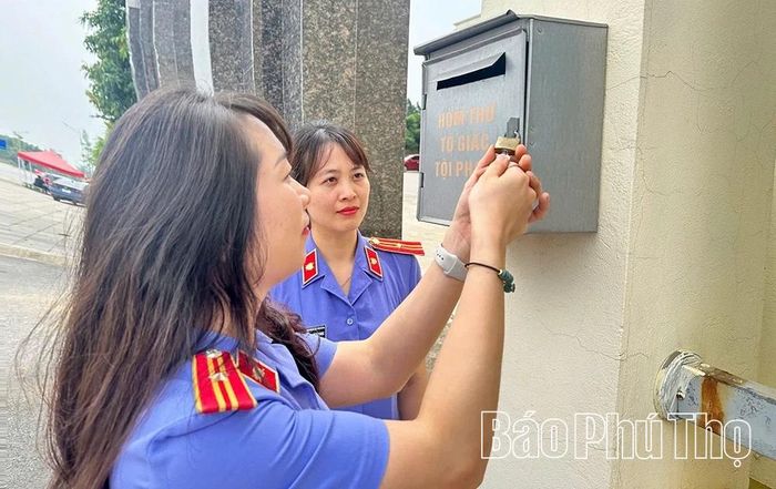 Viện Kiểm sát nhân dân Khu vực 1 - Phú Thọ lắp đặt hòm thư tố giác tội phạm, tạo điều kiện để người dân cung cấp thông tin, góp phần nâng cao hiệu quả đấu tranh, phòng chống tội phạm.