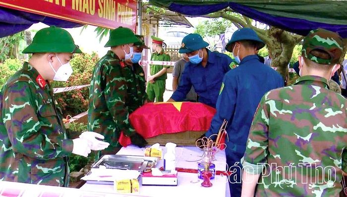 Công tác khai quật, lấy mẫu được thực hiện chặt chẽ, đúng quy trình.