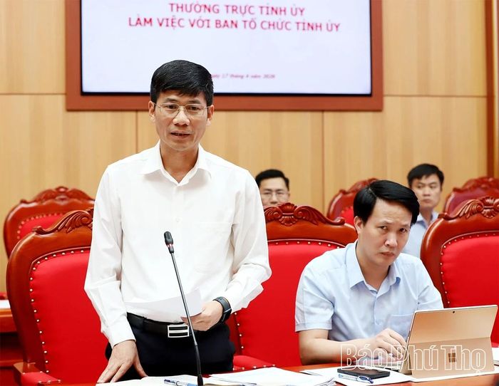 Đại diện lãnh đạo các sở, ngành phát biểu tại hội nghị.