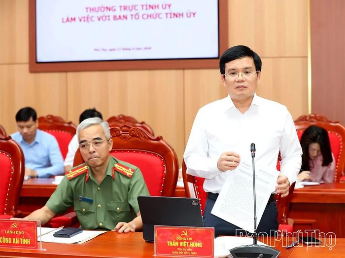Đại diện lãnh đạo các sở, ngành phát biểu.