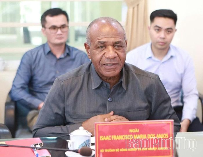 Ông Isaac Francisco Maria dos Anjos - Bộ trưởng Bộ Nông nghiệp và Lâm nghiệp nước Cộng hòa Angola phát biểu tại buổi làm việc.