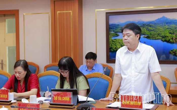Lãnh đạo Báo và Phát thanh, truyền hình Phú Thọ phát biểu tại hội nghị.
