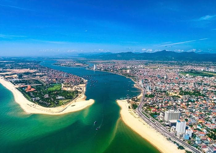 Phường Đồng Hới hướng mạnh ra biển để phát triển du lịch và khai thác các lợi thế của kinh tế biển - Ảnh: P.V