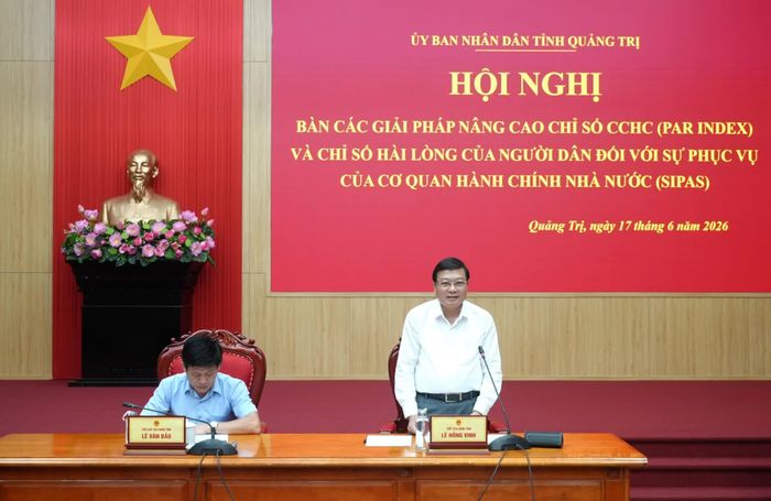 Đồng chí Lê Hồng Vinh, Chủ tịch UBND tỉnh và đồng chí Lê Văn Bảo, Phó Chủ tịch UBND tỉnh chủ trì buổi làm việc - Ảnh: T.Đ