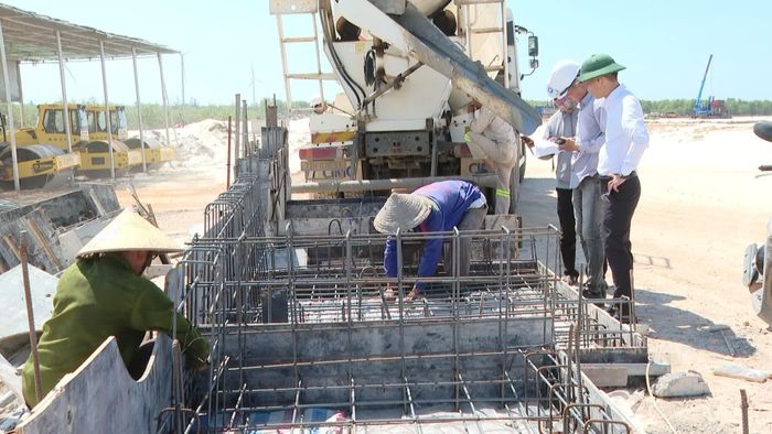 Dự án Khu Công nghiệp Cam Liên đang khẩn trương thi công - Ảnh: N.T