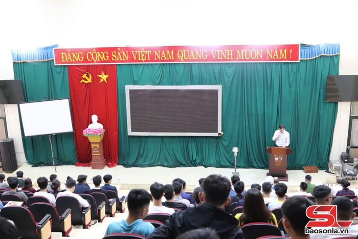 Thí sinh tham gia kỳ thi năng khiếu.