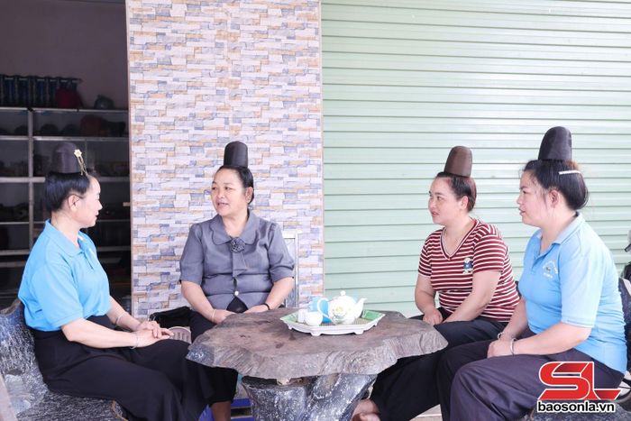 Cán bộ, hội viên phụ nữ xã Mường Khiêng chia sẻ kinh nghiệm tuyên truyền phòng, chống ma túy.