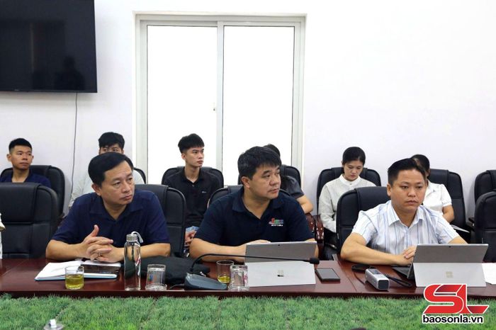 Cán bộ, phóng viên, cộng tác viên Báo và PTTH Sơn La tham dự buổi trao đổi nghiệp vụ.