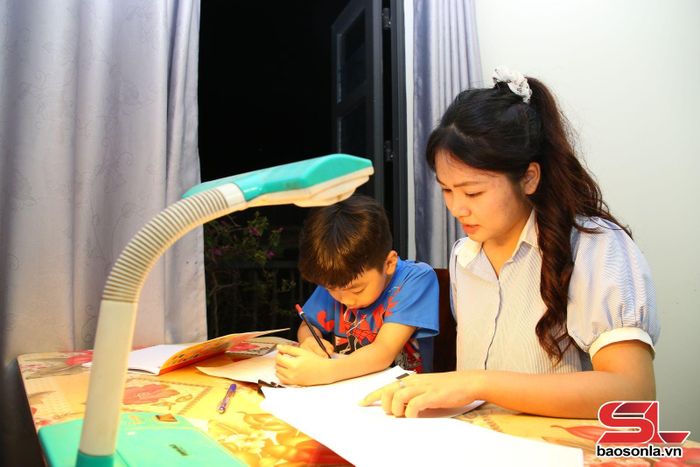 Sinh viên trường Đại học Tây Bắc làm gia sư theo chuyên ngành đang học.