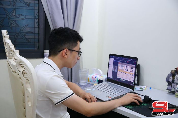 Sinh viên chuyên ngành Sư phạm tiếng Anh dạy gia sư online.