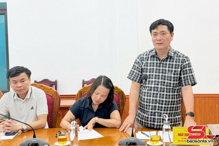 Đồng chí Ngô Quang Lương - Ủy viên Hội đồng quản trị, Chủ tịch Công đoàn Bảo hiểm tiền gửi Việt Nam, Trưởng Khối thi đua Ngân hàng Nhà nước số V phát biểu tại buổi làm việc.