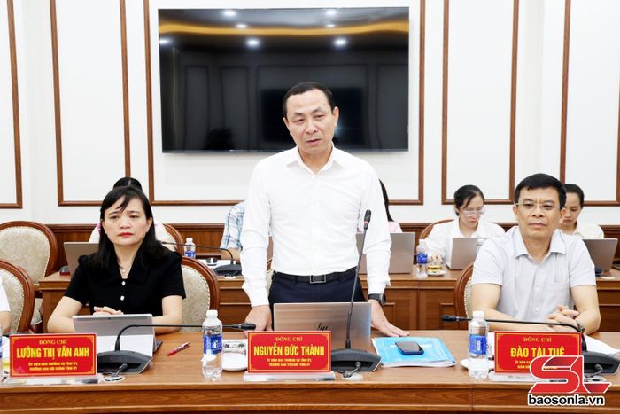 Đồng chí Trưởng ban Tổ chức Tỉnh ủy phát biểu tại hội nghị.