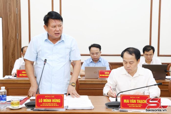 Đồng chí Phó Bí thư Thường trực Tỉnh ủy, Chủ tịch HĐND tỉnh phát biểu tại hội nghị.