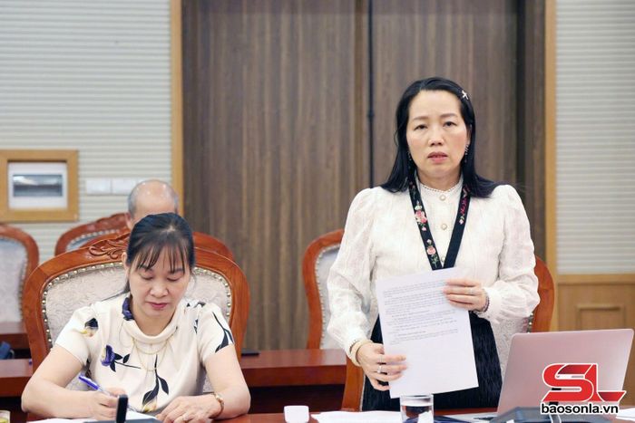 Lãnh đạo Sở Nội vụ phát biểu tại Hội nghị.