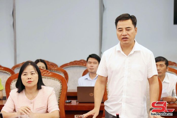 Lãnh đạo Đảng ủy phường Chiềng Sinh phát biểu ý kiến tại Hội nghị.