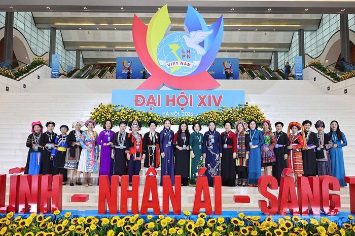  Đoàn đại biểu tỉnh Tuyên Quang tham dự phiên làm việc thứ Nhất Đại hội đại biểu Phụ nữ toàn quốc lần thứ XIV. 
