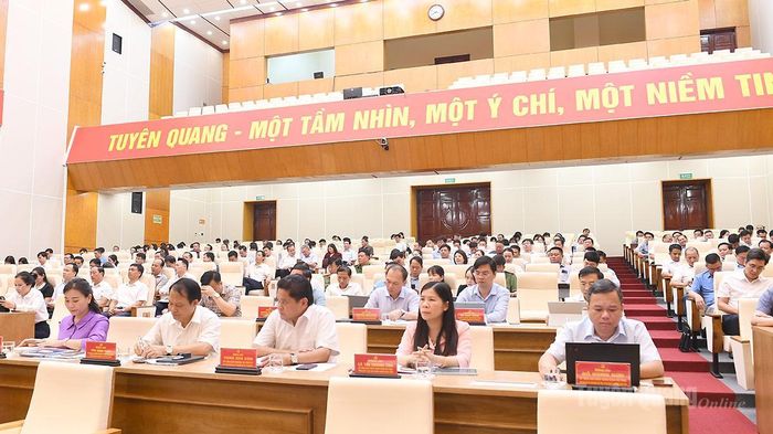 Các đồng chí lãnh đạo HĐND, UBND, các cơ quan, đơn vị, địa phương tham dự lớp bồi dưỡng.