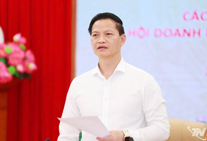 Đồng chí Chủ tịch UBND tỉnh Vương Quốc Tuấn phát biểu tại buổi gặp mặt.