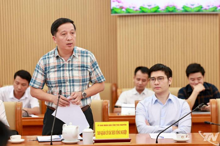 Đại biểu phát biểu tại buổi gặp mặt.