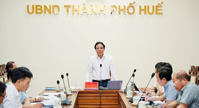 UVTW Đảng, Phó Bí thư Thành ủy, Chủ tịch UBND thành phố Nguyễn Khắc Toàn phát biểu kết luận cuộc họp
