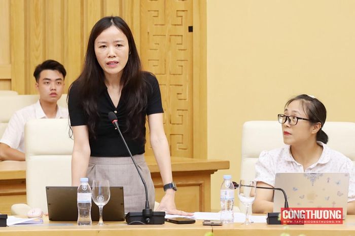 Đại diện các đơn vị thuộc Bộ Công Thương và đại diện các đơn vị cung cấp và sử dụng than cho sản xuất điện phát biểu tại cuộc họp