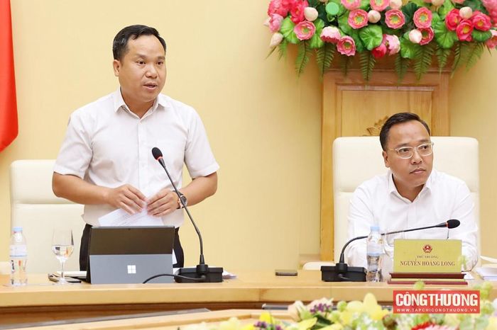Phó Vụ trưởng Vụ Dầu khí và Than Trịnh Đức Duy báo cáo tổng quan về công tác cung cấp than nhập khẩu cho sản xuất điện năm 2026 và các năm tiếp theo