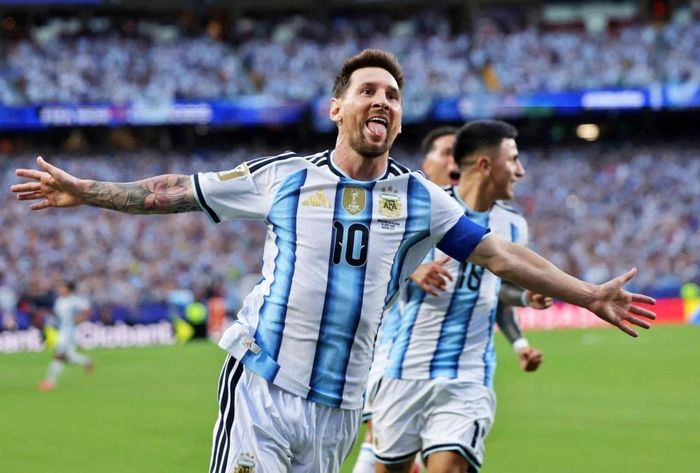 Messi tỏa sáng mang về chiến thắng cho tuyển Argentina.