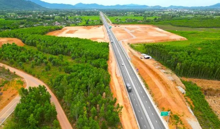 Trạm dừng nghỉ tại Km 35+500 đường cao tốc Hoài Nhơn - Quy Nhơn.