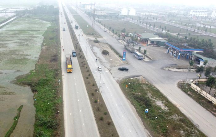 Đường tránh phía Đông, tuyến quốc lộ 1 luôn rơi vào tình trạng xuống cấp kể từ khi nhà đầu tư dự án dừng thu phí.