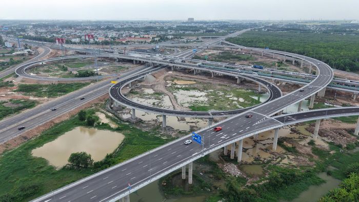 Hiện nay cao tốc Biên Hòa - Vũng Tàu đã đi vào khai thác còn cao tốc đoạn TP.HCM - Long Thành cũng đang mở rộng.