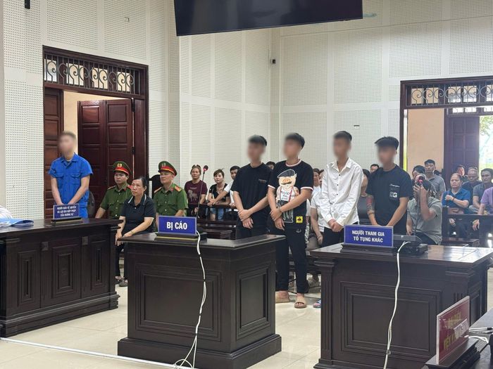 Các bị cáo tại phiên xét xử.