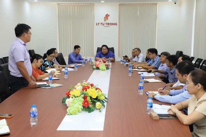 TS. Đinh Văn Đệ chủ trì cuộc họp triển khai các nhiệm vụ trọng tâm, góp phần nâng cao chất lượng đào tạo và phát triển nhà trường.