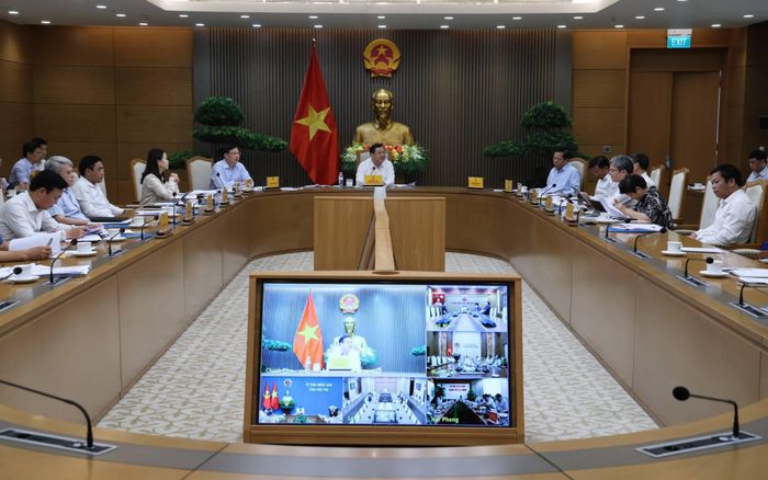 Phó Thủ tướng Thường trực Phạm Gia Túc làm việc về tình hình triển khai dự án đường sắt Lào Cai - Hà Nội - Hải Phòng - Ảnh: VGP/Phương Nguyên