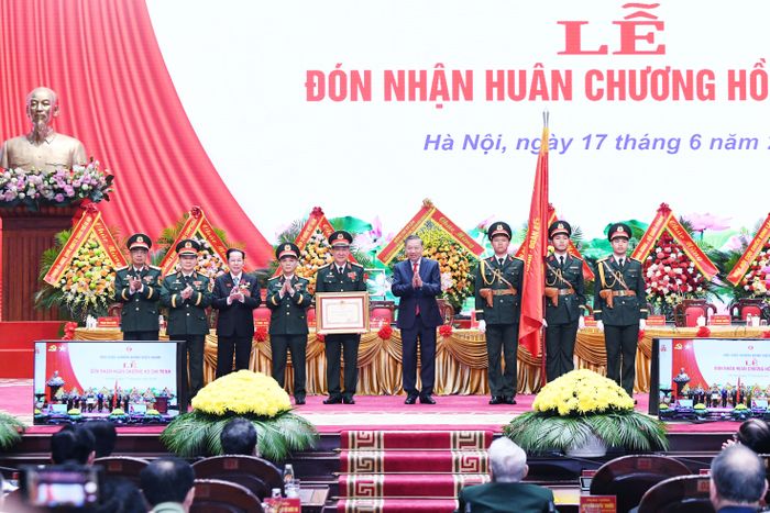 Tổng Bí thư, Chủ tịch nước Tô Lâm trao Huân chương Hồ Chí Minh cho Hội cựu chiến binh Việt Nam