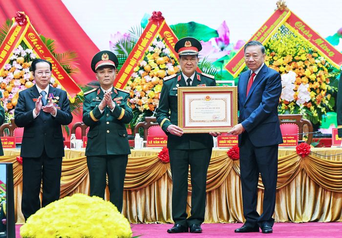 Tổng Bí thư, Chủ tịch nước Tô Lâm trao Huân chương Hồ Chí Minh cho Hội cựu chiến binh Việt Nam