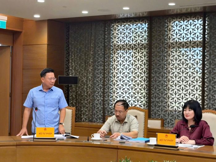 Thứ trưởng Bộ Tư pháp Nguyễn Thanh Ngọc phát biểu tại cuộc họp