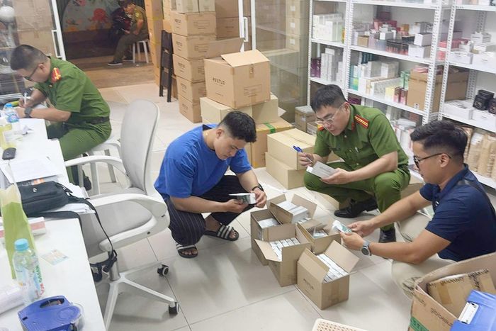 Công an phường Thông Tây Hội kiểm tra cơ sở kinh doanh trên địa bàn