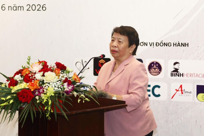 TS. KTS Tô Thị Toàn, con gái Họa sĩ Tô Ngọc Vân phát biểu tại buổi lễ. Ảnh: An Nhiên