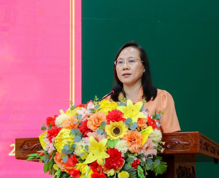 Bí thư Đảng ủy, Chủ tịch HĐND phường Phan Rang Châu Thị Thanh Hà thông tin đến cử tri một số định hướng lớn trong phát triển địa phương