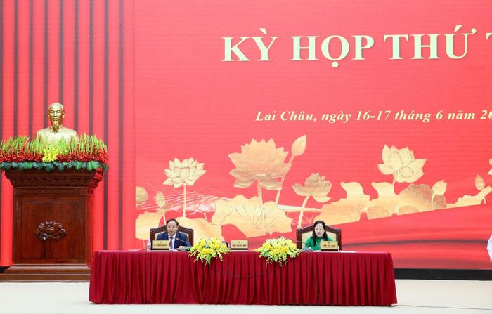 Chủ tọa kỳ họp