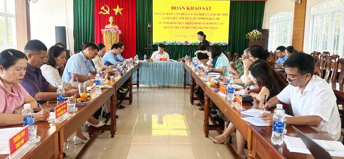 Quang cảnh cuộc làm việc