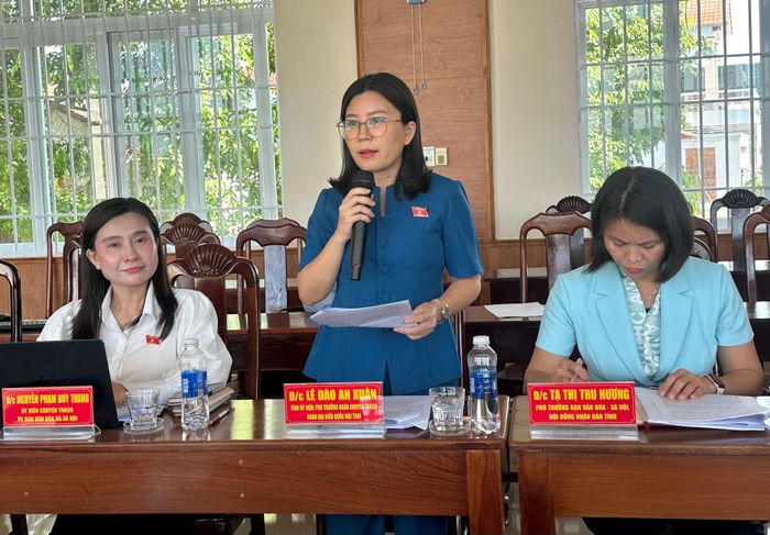 Phó Trưởng đoàn chuyên trách Đoàn ĐBQH tỉnh Đắk Lắk Lê Đào An Xuân phát biểu