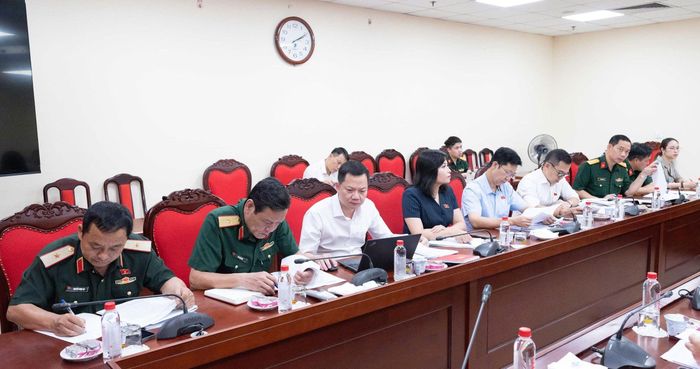Các đại biểu tham dự cuộc làm việc