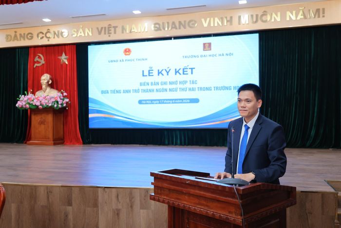 Nguyễn Văn Bằng - Phó Bí thư Đảng ủy, Chủ tịch UBND xã Phúc Thịnh cho rằng việc đưa tiếng Anh trở thành một ngôn ngữ, một công cụ sắc bén để thế hệ tương lai tự tin bước ra thế giới chứ không chỉ là một môn học mang tính chất thi cử
