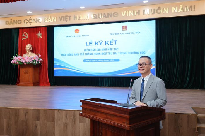 Hiệu trưởng Trường Đại học Hà Nội Nguyễn Văn Trào phát biểu tại buổi lễ