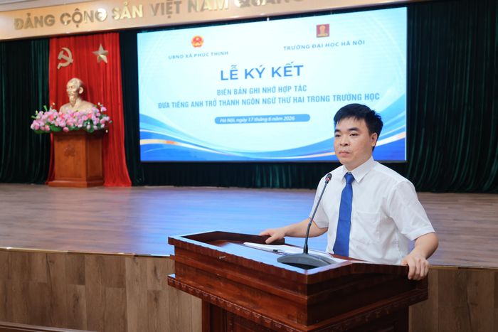 Ông Lê Thế Chuyên, Ủy viên Ban Thường vụ Đảng ủy, Phó Chủ tịch UBND xã Phúc Thịnh bày tỏ niềm vinh dự khi được có cơ hội hợp tác cùng Trường Đại học Hà Nội – cơ sở giáo dục đào tạo có bề dày lịch sử và uy tín hàng đầu cả nước về ngoại ngữ